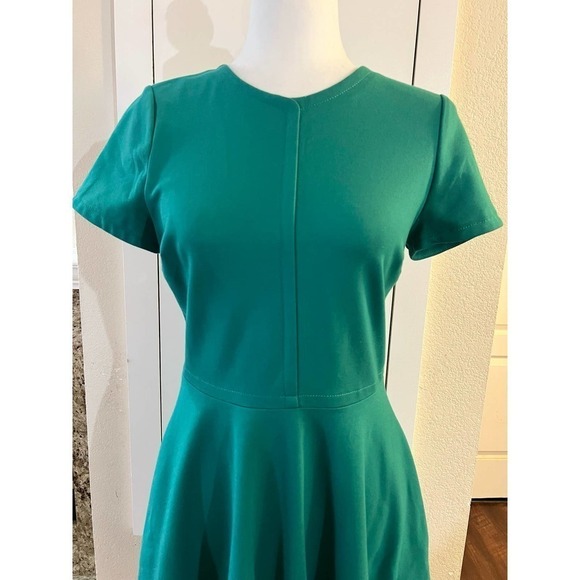 Diane Von Furstenberg - Green Short Sleeve Fit & Flare Dress - Picture 2 of 5